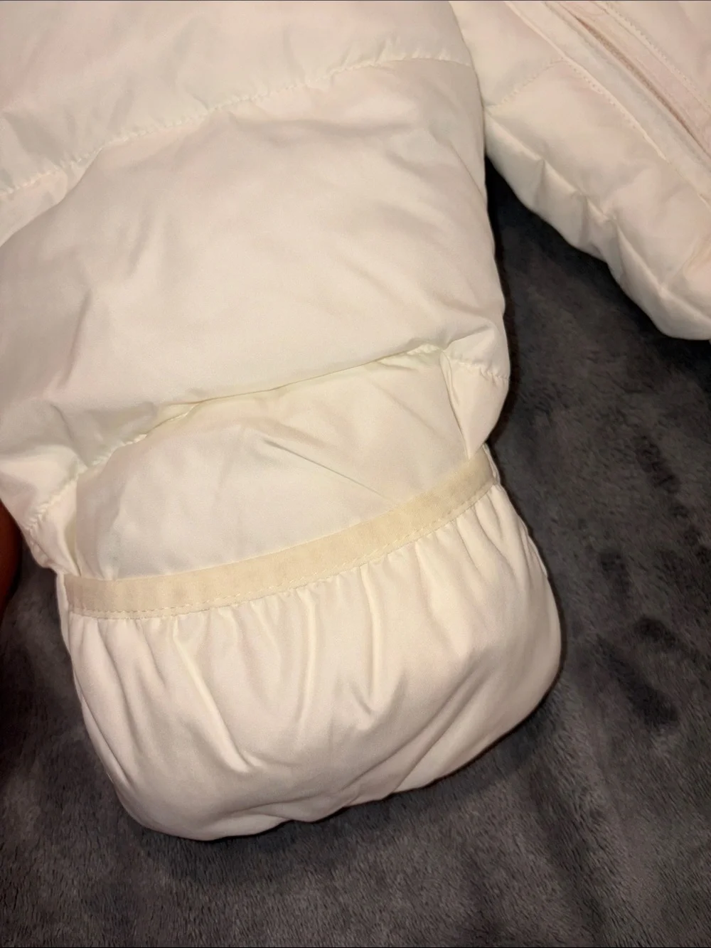 GAP cream puffer